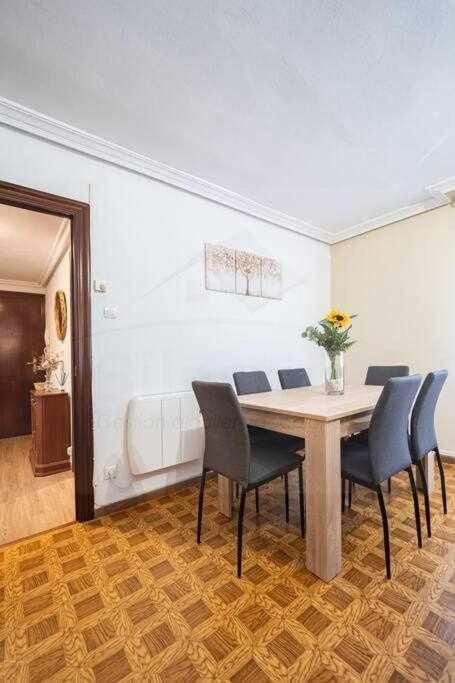 Apartament El Llar Del Gueelu Gijón Zewnętrze zdjęcie